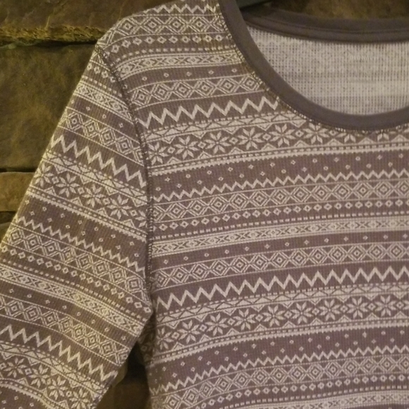 Old Navy Thermal Top.  Size Large - Picture 2 of 4